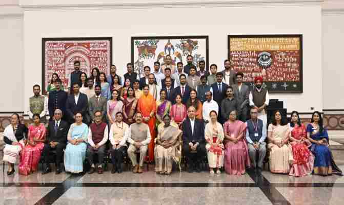 Atal Innovation Mission: राष्ट्रपति द्रौपदी मुर्मु ने Grassroots Innovators से की मुलाकात
