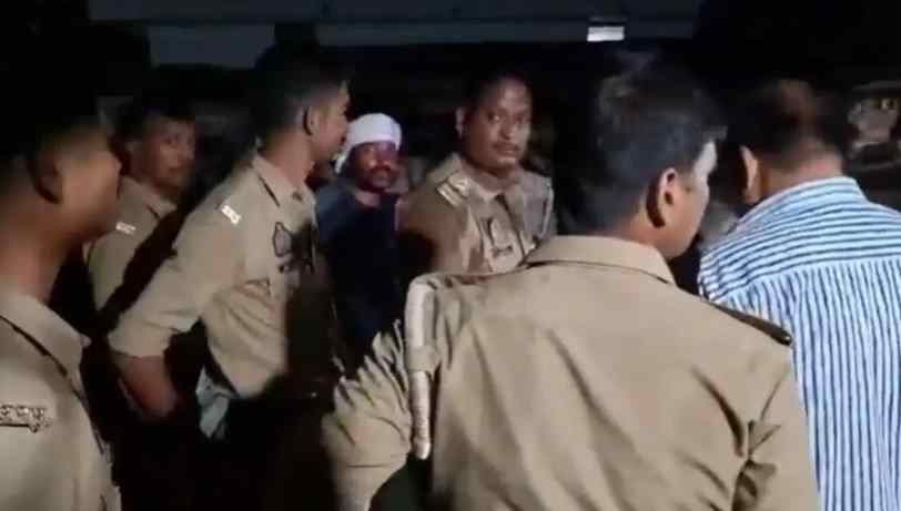रिवॉल्वर से क्यों चली गोलियां? आजमगढ़ में ट्रिपल मर्डर से सनसनी  