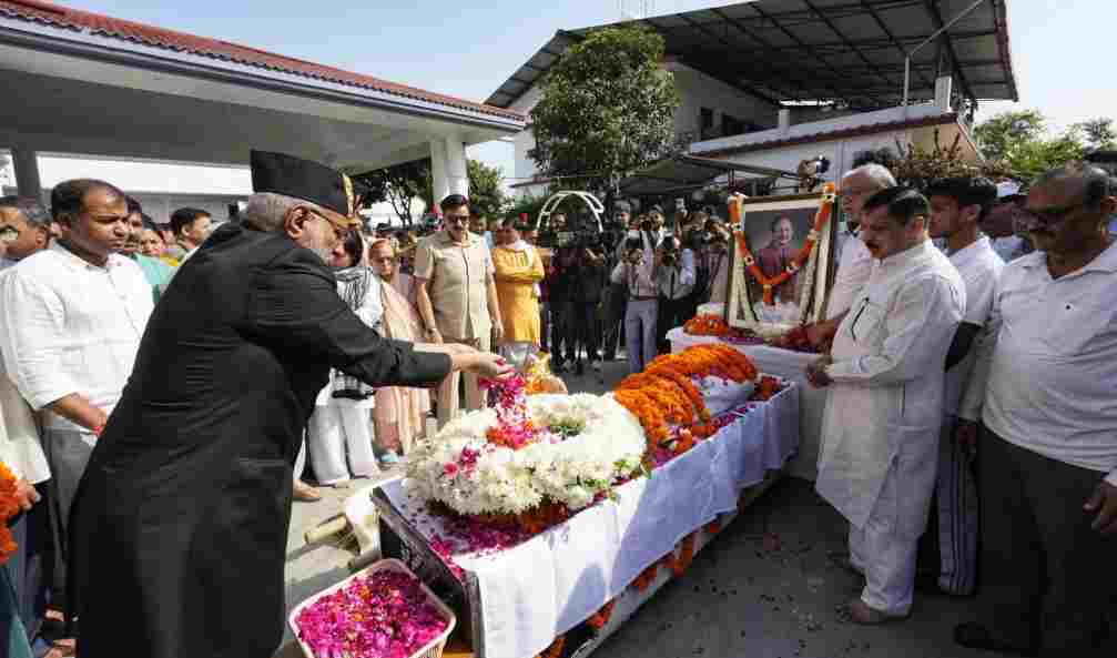 उपराष्ट्रपति सी.पी. राधाकृष्णन ने बी.सी. खंडूरी को दी श्रद्धांजलि: देहरादून में किया भावपूर्ण नमन