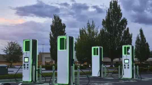 2027 तक 250 अल्ट्रा-फास्ट चार्जिंग स्टेशन बनाएगी महिंद्रा, EV मिशन तेज