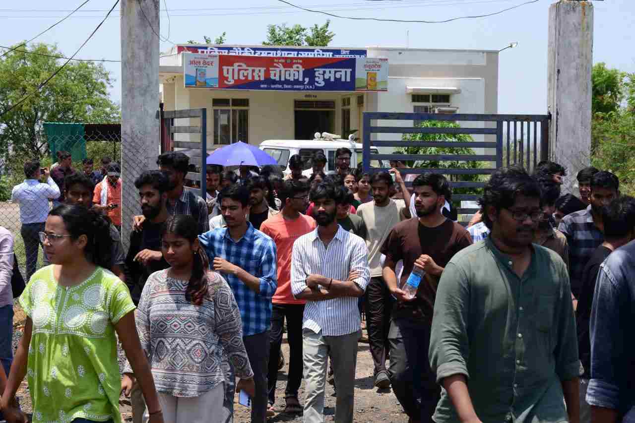 जबलपुर: बी.टेक द्वितीय वर्ष की एक छात्रा पर आरोप है बाथरूम में नहा रही अपनी सहपाठी का गुप्त वीडियो बनाया