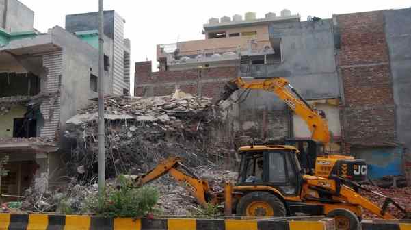 दक्षिणी दिल्ली बिल्डिंग हादसा: सैदुल्लाजाब में इमारत गिरने से 6 की मौत, राहत-बचाव कार्य जारी