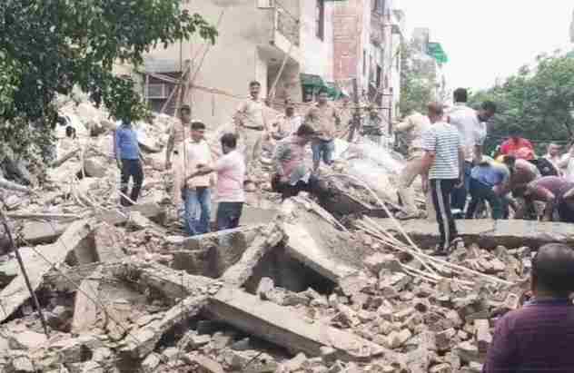 Delhi Building Collapse: दिल्ली के रोहिणी में चार मंजिला इमारत गिरी, एक की मौत, मलबे में कई लोगों के फंसे होने की आशंका