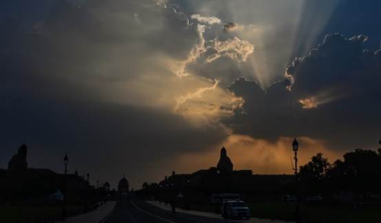 Delhi Weather Update: दिल्ली-एनसीआर में पूरे सप्ताह बारिश के आसार