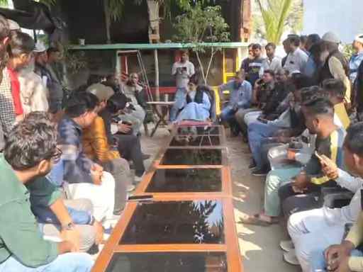 लखीमपुर खीरी में स्मार्ट मीटर लगाने को लेकर हंगामा, उपभोक्ताओं ने कहा: बिना सहमति जबरन लग रहा मीटर