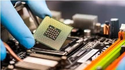 भारत में सेमीकंडक्टर निर्माण को बढ़ावा: नोएडा के पास HCL-Foxconn यूनिट को मंजूरी