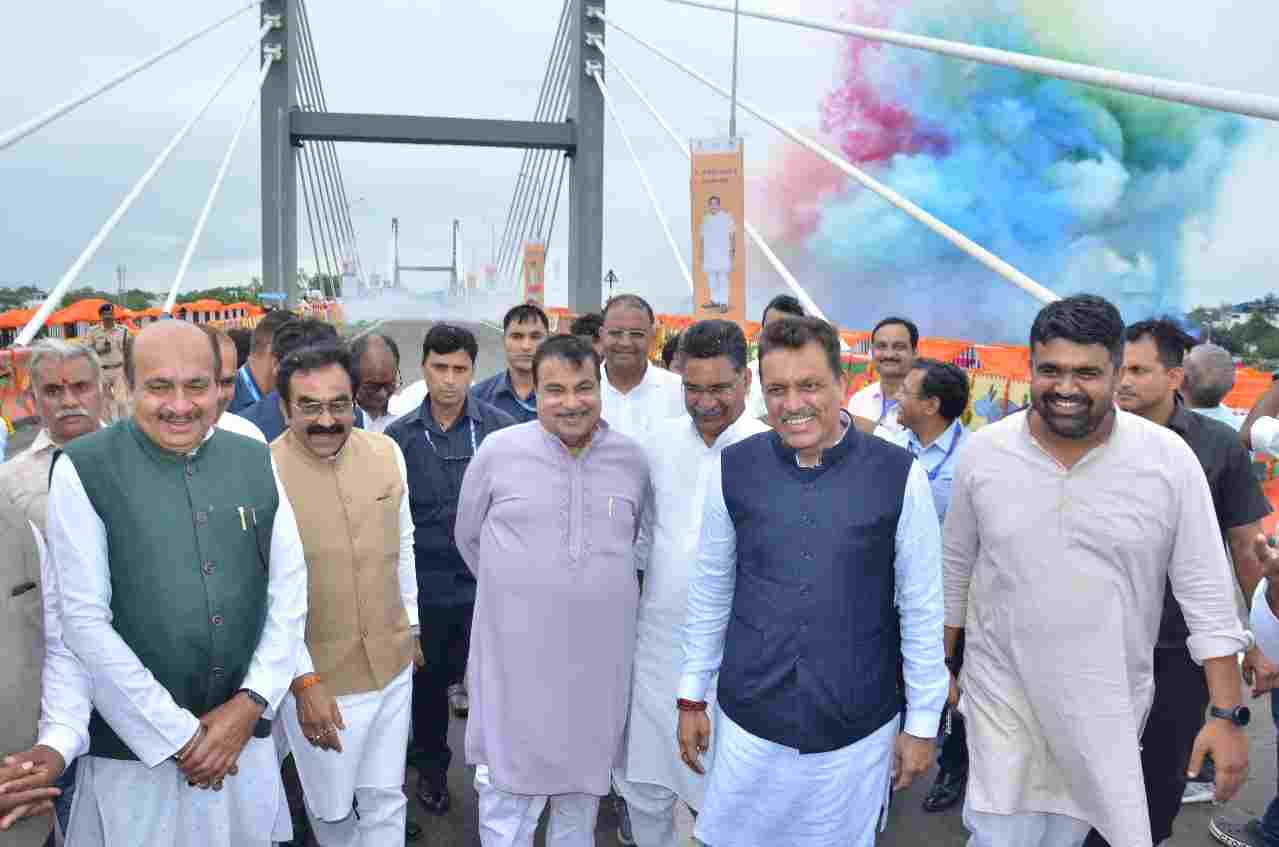 जबलपुर में मदन महल-दमोह नाका फ्लाई ओव्हर का लोकार्पण