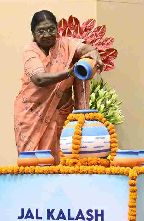 राष्ट्रपति ने राष्ट्रीय जल पुरस्कार प्रदान किए, जल संरक्षण पर जोर