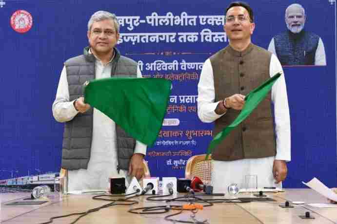 गोरखपुर–पीलीभीत एक्सप्रेस अब इज्ज़तनगर तक: यूपी को मिली बड़ी रेल सौगात