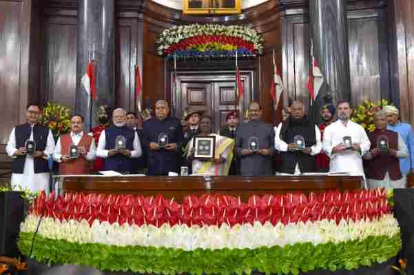 राष्ट्रपति ने संविधान अंगीकार किए जाने के 75 वर्ष पूर्ण होने के समारोह को संबोधित किया