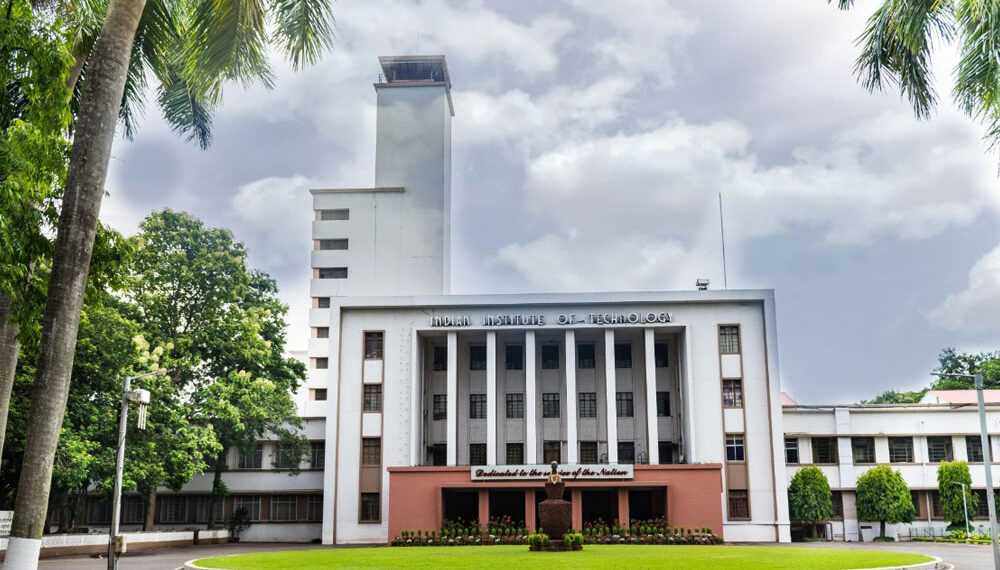 IIT Kharagpur: भारत में स्थापित होने वाला पहला IIT संस्थान