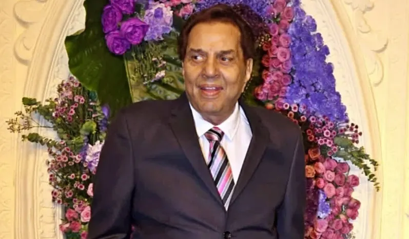 बॉलीवुड ने खोया अपना असली हीमैन: 89 साल की उम्र में धर्मेंद्र का निधन