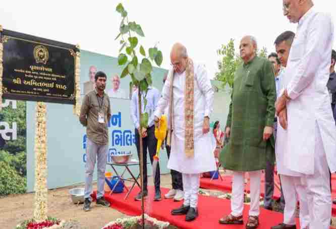 अमित शाह ने गांधीनगर में शुरू किया वृक्षारोपण अभियान, हरियाली बढ़ाने पर जोर