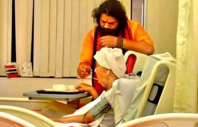 Ayodhya News: हनुमानगढ़ी के महंत संत रामदास का निधन, संत समाज में शोक