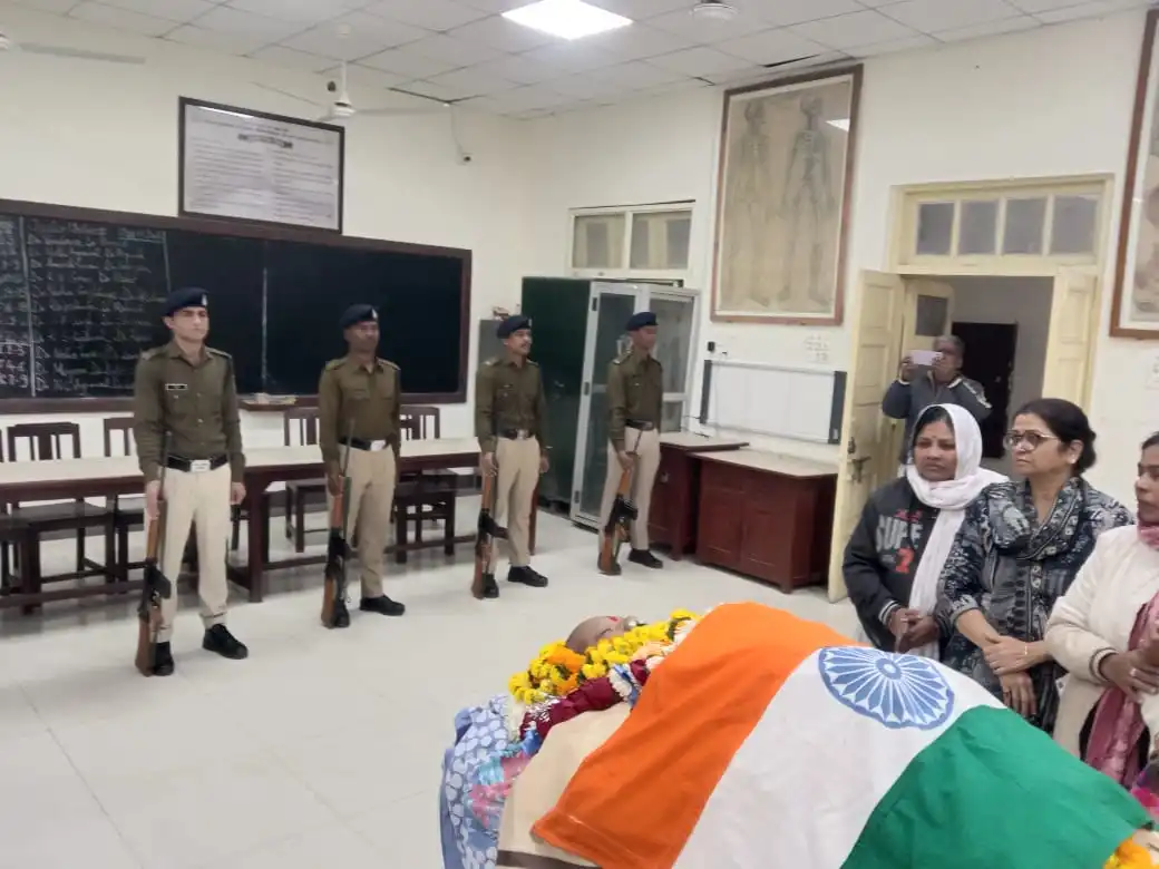 देहदान पर अनिल काले को मिला राजकीय सम्मान, मेडिकल कॉलेज ने दी विदाई