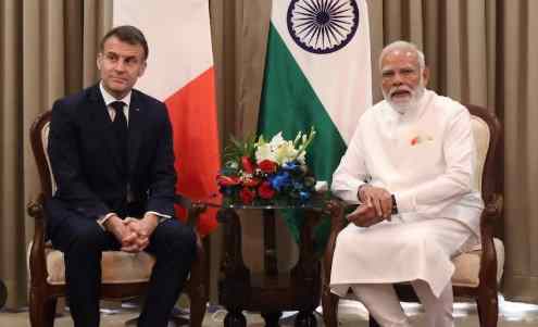 फ्रांस में मोदी-मैक्रों की मुलाकात: रक्षा, AI और राफेल डील पर चर्चा, G7 समिट पर भी नजर