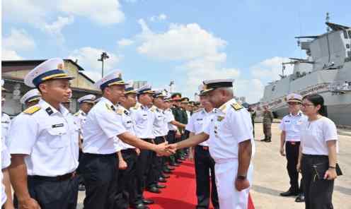 Indian Navy News: वियतनाम पहुंचे INS उदयगिरि और INS कवरत्ती