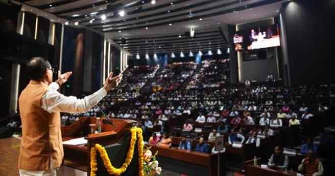 भारतीय सांख्यिकी सेवा 2026 बैच से मिले उपराष्ट्रपति, बोले- सही आंकड़े जरूरी