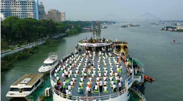 Yoga Day 2026: भारत समेत दुनिया भर में करोड़ों लोगों ने किया योग