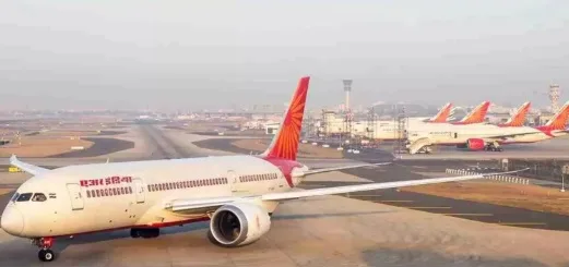 राख के बादलों ने रोकी उड़ानें, दिल्ली एयरपोर्ट पर यात्रियों की मुश्किलें बढ़ीं 