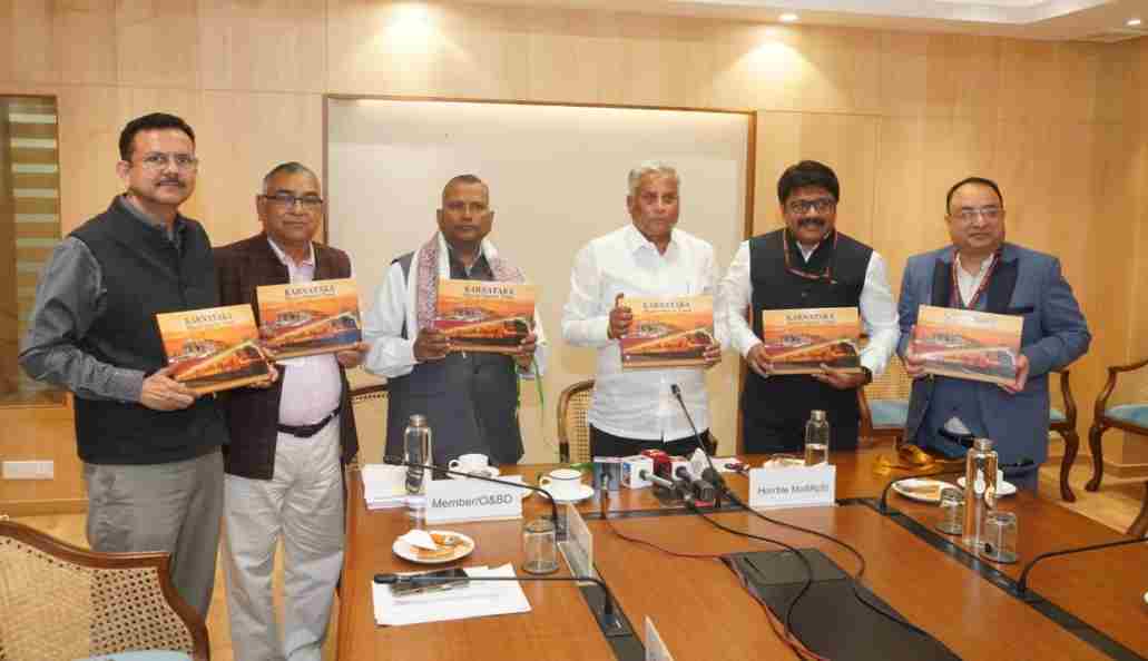 Karnataka Bharat Gaurav Train: ‘एक हजार तीर्थों की यात्रा’ कॉफी टेबल बुक का विमोचन, 30 हजार श्रद्धालुओं का सपना पूरा