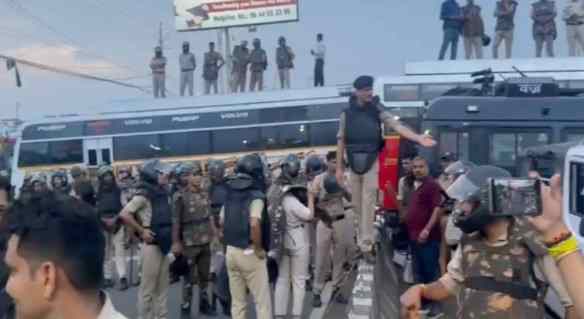 MP Farmers Protest: भोपाल में सीएम हाउस की ओर बढ़े 2,000 से ज्यादा किसान, पुलिस से धक्का-मुक्की, सुरक्षा कड़ी 
