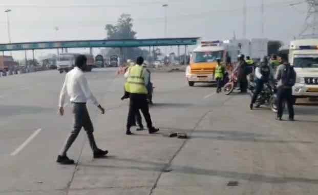 खीरी: मैगलगंज टोल प्लाजा पर गुंडागर्दी, हादसे में मदद करने पहुंचे युवक पर हमला