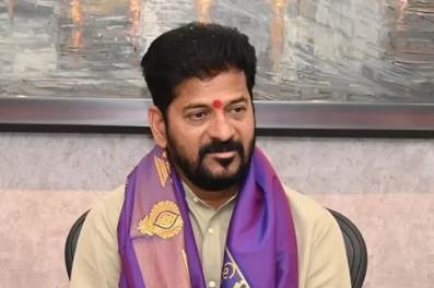 तेलंगाना में 130 माओवादियों ने किया सरेंडर, सीएम रेवंत रेड्डी की गणपति से अपील- बुलेट नहीं बैलेट चुनें