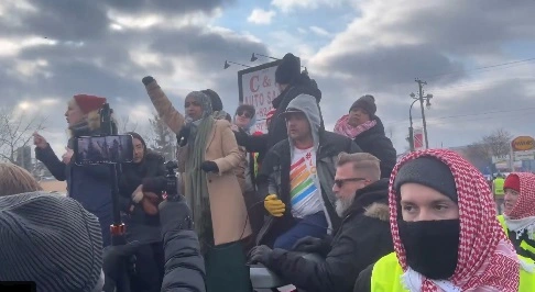 US Protest: ICE Shooting के खिलाफ सड़कों पर उतरी Ilhan Omar, Minneapolis में हज़ारों का प्रदर्शन