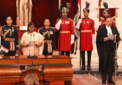 राष्ट्रपति भवन में शपथ समारोह: न्यायमूर्ति सूर्यकांत बने देश के 54वें मुख्य न्यायाधीश