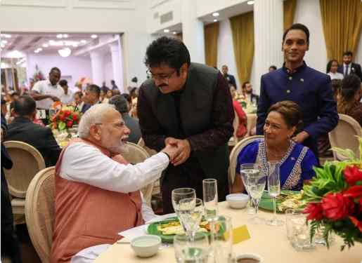 प्रधानमंत्री मोदी की त्रिनिदाद गायक राणा मोहिप से मुलाकात | गांधी जयंती पर 'वैष्णव जन तो' की प्रस्तुति