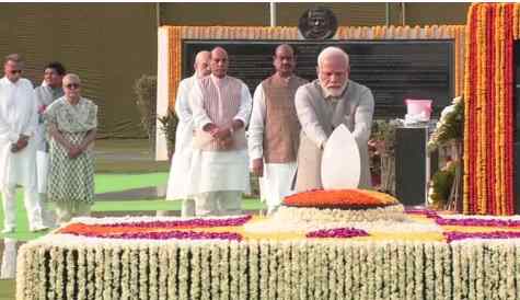 प्रधानमंत्री मोदी ने अटल बिहारी वाजपेयी की पुण्यतिथि पर दी श्रद्धांजलि, राष्ट्र के विकास में योगदान को किया याद