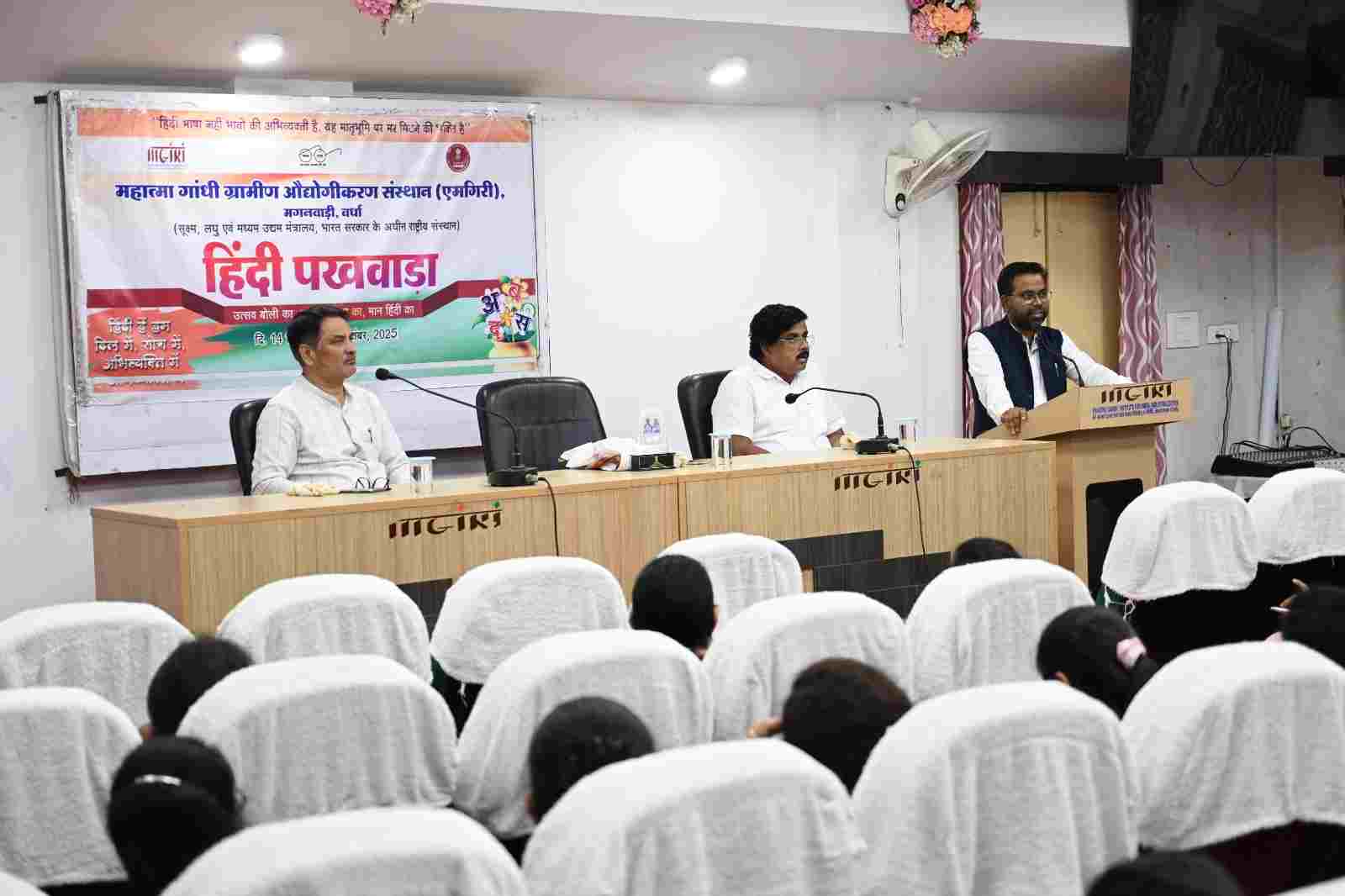 हिंदी भाषा की संयुक्ता जरूरी : डॉ. संदीप कुमार वर्मा