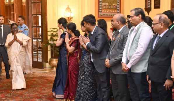 राष्ट्रपति द्रौपदी मुर्मु ने प्रशिक्षु अधिकारियों को दिया जनसेवा और सत्यनिष्ठा का संदेश