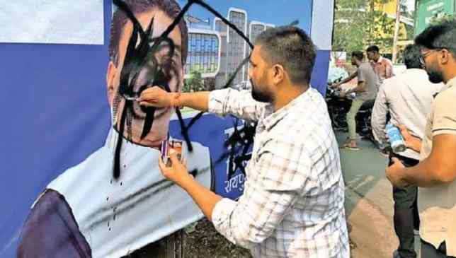 रायपुर में विकास पोस्टर पर काली स्याही: विधायक की तस्वीर और कमल निशान निशाने पर