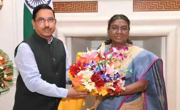 New Education Minister: धर्मेंद्र प्रधान के इस्तीफे के बाद प्रह्लाद जोशी को मिला शिक्षा मंत्रालय का अतिरिक्त प्रभार