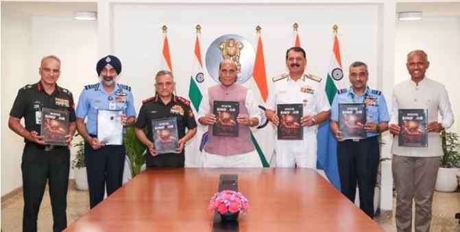 ऑपरेशन सिंदूर स्मारक पुस्तक: रक्षा मंत्री राजनाथ सिंह ने किया विमोचन, सैनिकों की वीरगाथा का संकलन