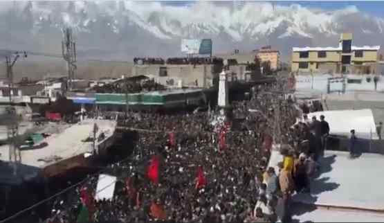 खामेनेई की हत्या के बाद पाकिस्तान में हिंसा, 21 मौतें, अमेरिकी दूतावासों पर हमले