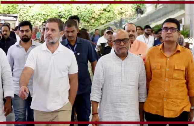 राहुल गांधी की फ्लाइट को करना पड़ा गो-अराउंड, दूसरी कोशिश में लखनऊ में सुरक्षित लैंडिंग