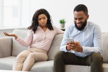 Modern Relationship issues | क्या रिश्तों का भविष्य खतरे में है? बदलते समय की अनकही सच्चाई