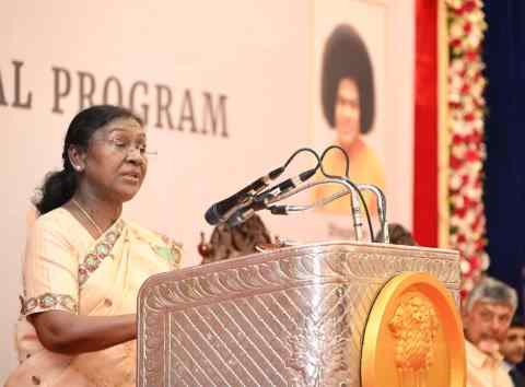 राष्ट्रपति द्रौपदी मुर्मू ने श्री सत्य साई बाबा की शताब्दी समारोह पर विशेष सत्र की बढ़ाई शोभा