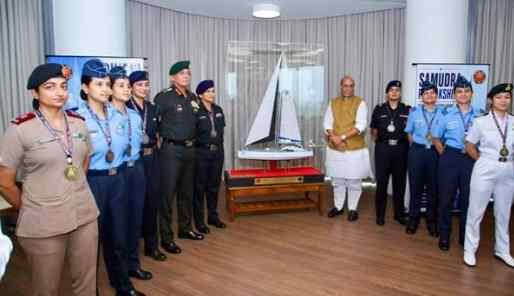 Indian Armed Forces: 314 दिनों की समुद्री यात्रा पूरी करने वाली महिला अधिकारियों का Rajnath Singh ने किया सम्मान