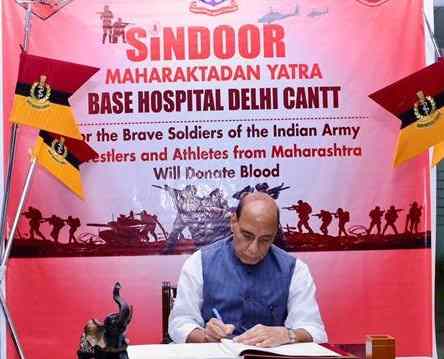 सिंदूर महारक्तदान यात्रा: रक्षा मंत्री राजनाथ सिंह ने रक्तदान शिविर का किया उद्घाटन