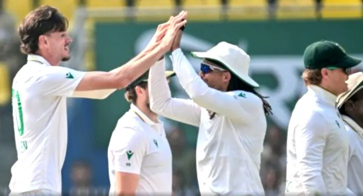 गुवाहाटी टेस्ट, भारत 201 पर ऑलआउट, दक्षिण अफ्रीका को 288 रन की बढ़त