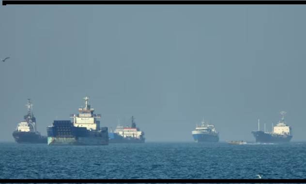 Strait of Hormuz Explosion: स्ट्रेट ऑफ होर्मुज में ऑयल टैंकर में धमाका, Sea Mine से टकराने का दावा