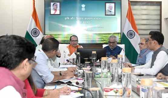 पराली जलाने पर केंद्र सरकार सख्त! शिवराज सिंह चौहान ने राज्यों को दिए कड़े निर्देश, क्या बदलेगी तस्वीर?