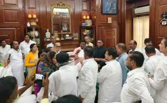 TMC Crisis: बागी गुट ने चुनाव आयोग से मांगी मान्यता, खुद को बताया असली तृणमूल कांग्रेस