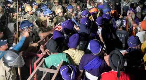 उत्तराखंड में निहंग सिखों का देहरादून कूच, बॉर्डर पर पुलिस ने रोका 