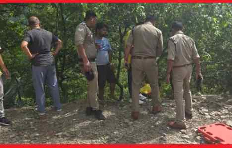 Uttrakhand Accident: पौड़ी-देवप्रयाग मार्ग पर बोलेरो 250 मीटर खाई में गिरी, 5 लोगों की मौत
